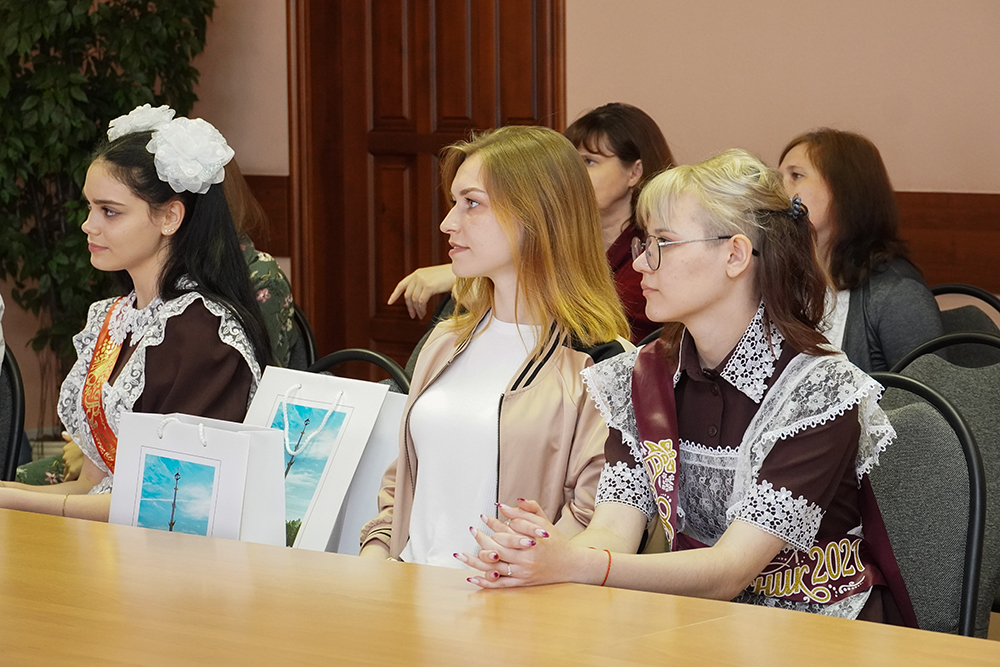 В Коминтерновском районе Воронежа провели приём для выпускников из числа детей-сирот Мэрия Воронежа