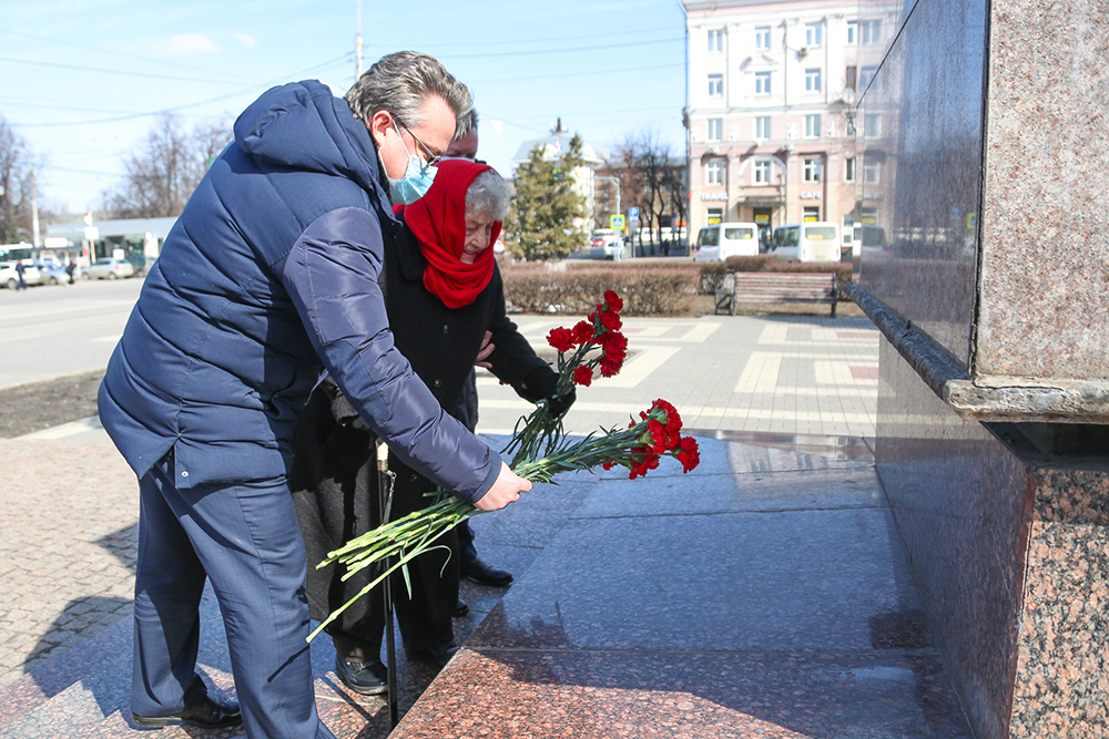 Мэр столицы Черноземья встретился с участницей боёв за Воронеж Администрация Воронежа