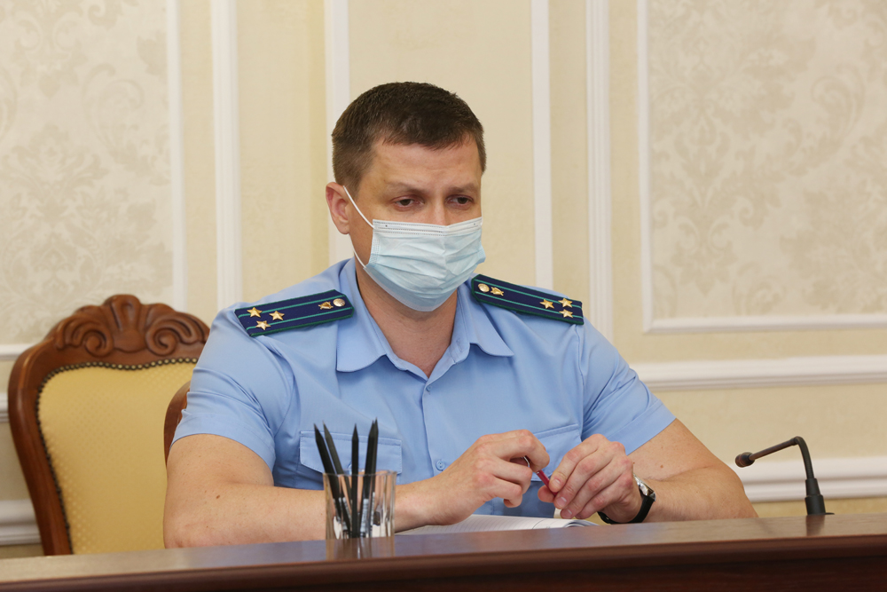Мэр Воронежа встретился с горожанами, чьи дома пострадали при аварии на водоводе