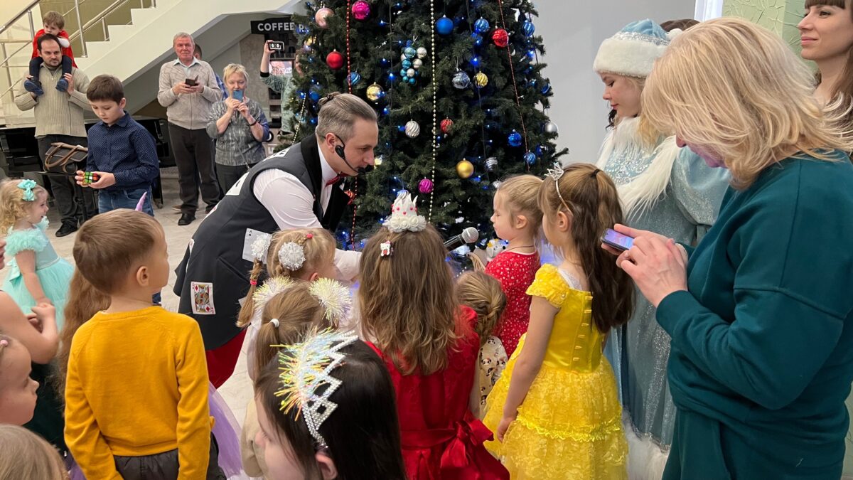 Для детей сотрудников Концерна «Созвездие» Профсоюзом предприятия были организованы новогодние утренники