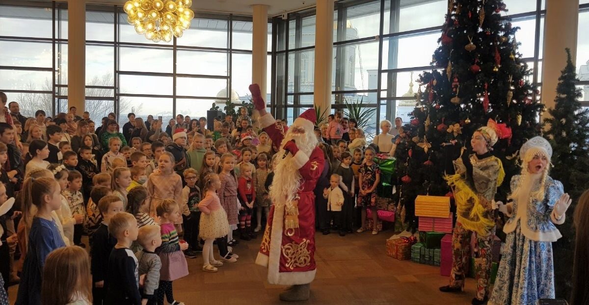 Для детей сотрудников Концерна «Созвездие» Профсоюзом предприятия были организованы новогодние утренники ВК/АО