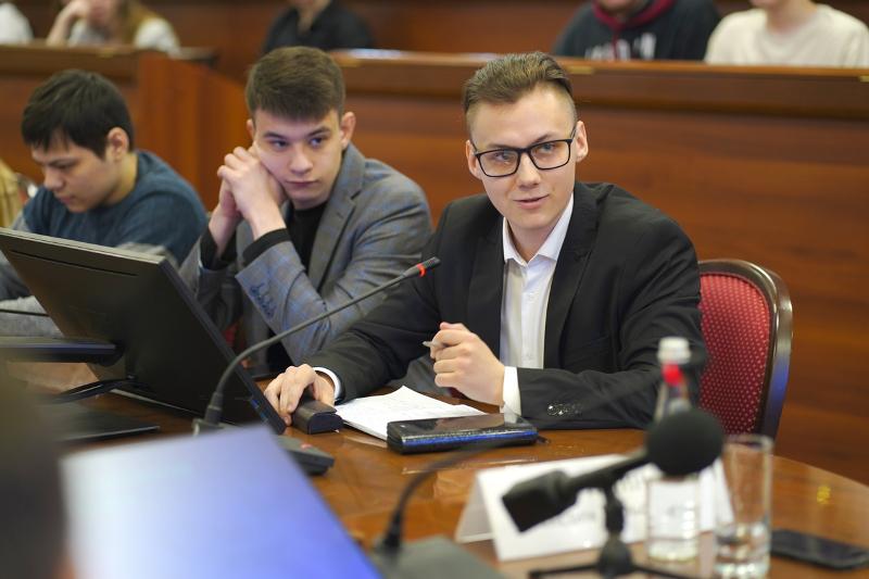В ВГУ состоялась встреча студентов с мэром Воронежа Вадимом Кстениным