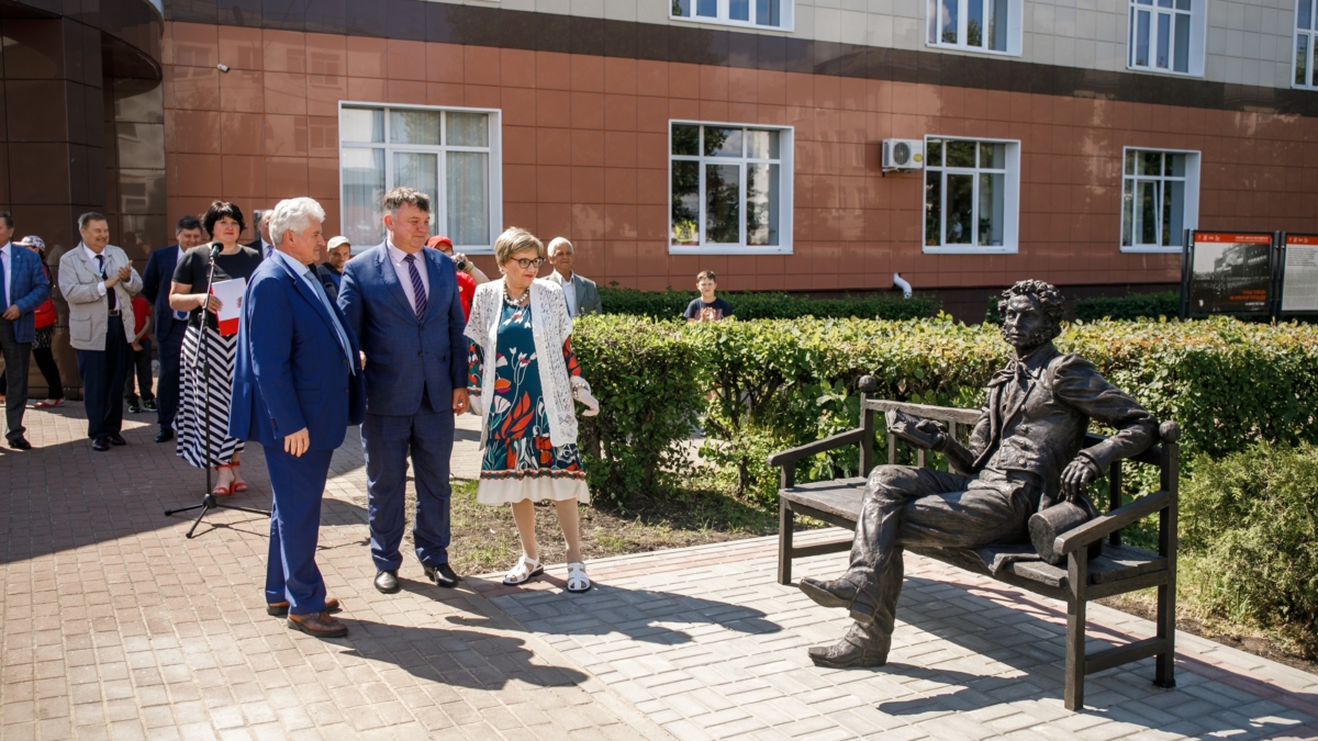 При поддержке атомщиков в Нововоронеже открыт памятник Пушкину