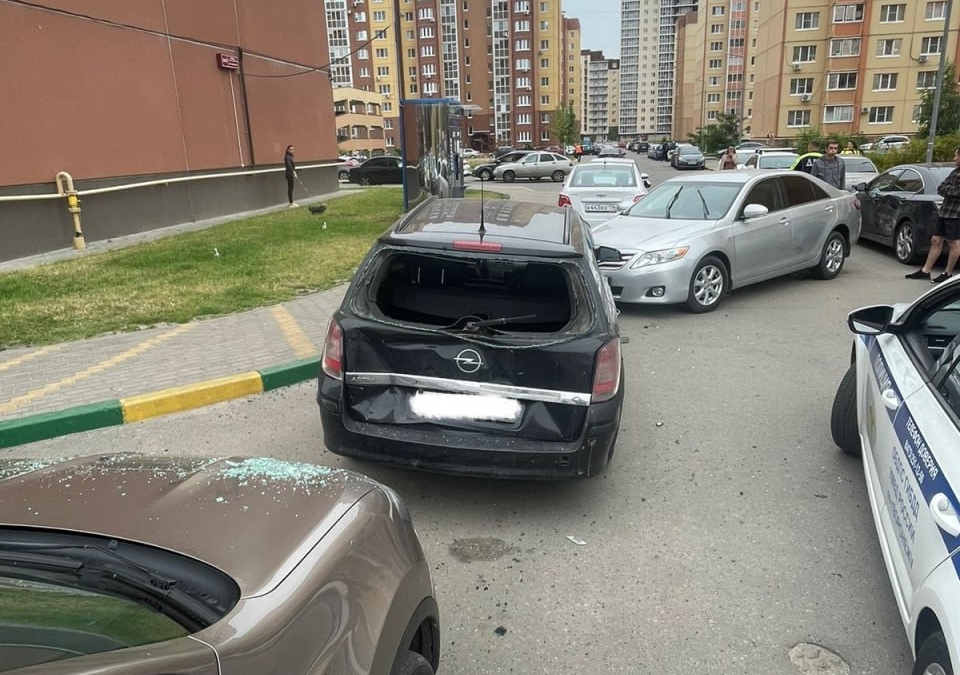 В Воронеже «гонщик» на «Тойоте» протаранил 5 припаркованных во дворе автомобилей https://t.me/mvd36