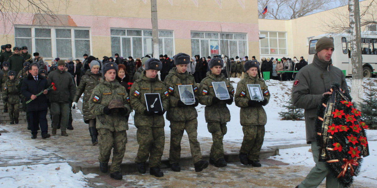 Наталья Сапронова и поисковый отряд 