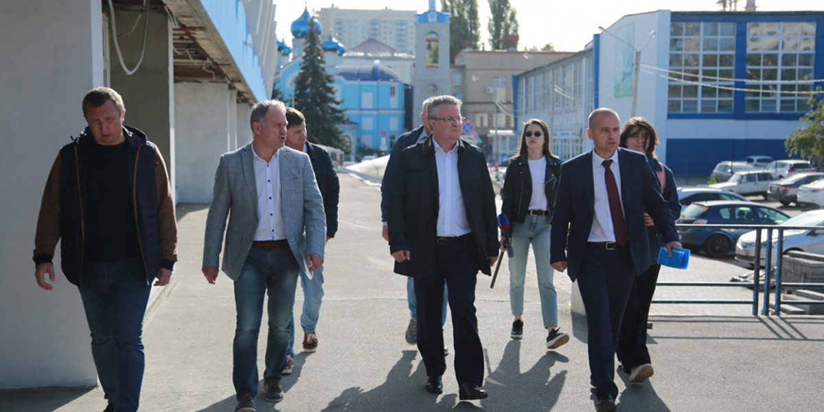 Мэр Воронежа Вадим Кстенин посетил дворец спорта «Юбилейный», где идёт капремонт Мэрия Воронежа