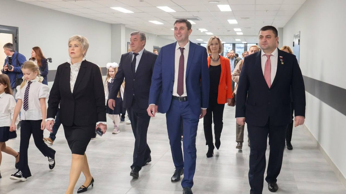 Глава Воронежа Сергей Петрин принял участие в открытии реконструированного здания школы №45 ТГ/Сергей Петрин