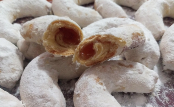 Рассыпчатые рогалики с начинкой: старинный рецепт цитрусового наслаждения — вкус детства Рассыпчатые рогалики с начинкой: старинный рецепт цитрусового наслаждения — вкус детства