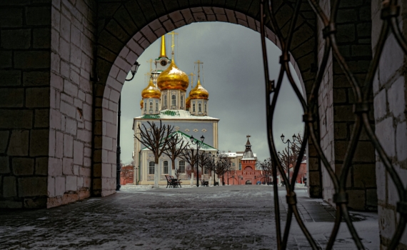 Запад противопоставляет России националистов-радикалов, заявил эксперт Запад противопоставляет России националистов-радикалов, заявил эксперт