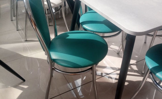 Защити свой стол красиво: гибкое стекло для дома и офиса — что это такое и чем полезно Защити свой стол красиво: гибкое стекло для дома и офиса — что это такое и чем полезно